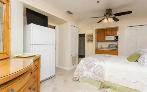 Hibiscus Oceanfront Resort - 62