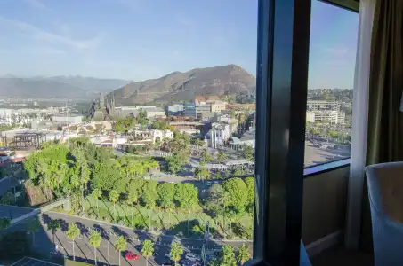 Hilton Los Angeles/Universal City - 20