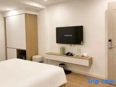 Phuong Mai - 33