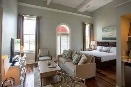 Olde Harbour Inn, Historic Inns of Savannah. - 107