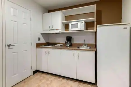 Birch Hill Suites - Lakeland - 33