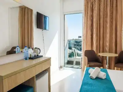 Kapetanios Bay - 81
