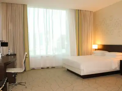 Hyatt Place Dubai Baniyas Square - 18