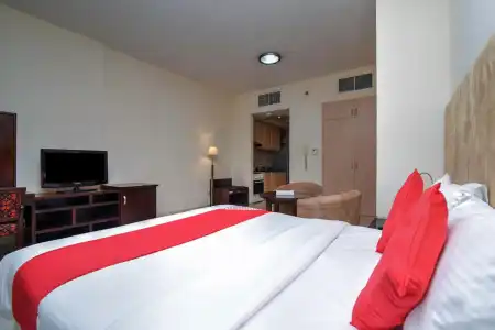 Parkside Suites Apartment - 4