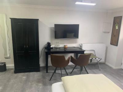 Robrooks Garni - 21