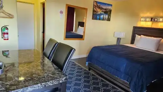 The Port-O-Call Inn & Suites - 30