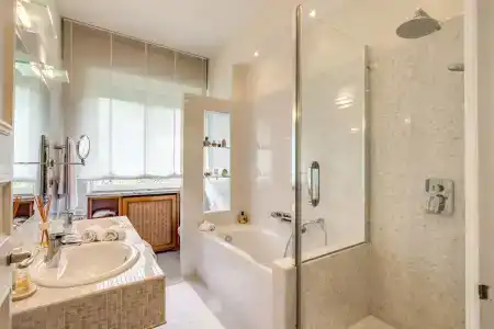 La Gaura Guest House - 7