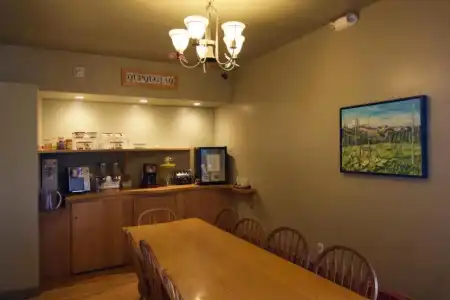 Qupqugiaq Inn - 12