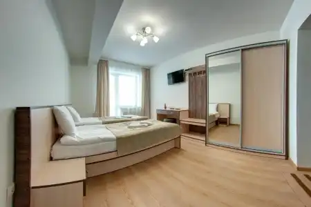 Dolyna Gir - 30