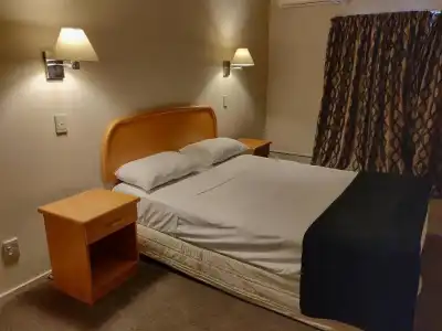 Rayland Epsom Motel - 18
