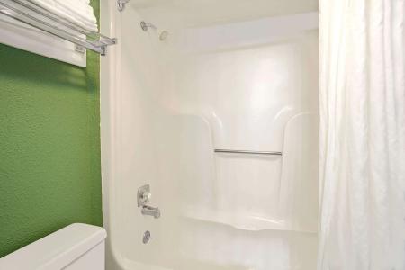 Super 8 by Wyndham Denver Stapleton - 8