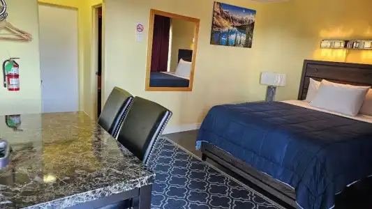 The Port-O-Call Inn & Suites - 15