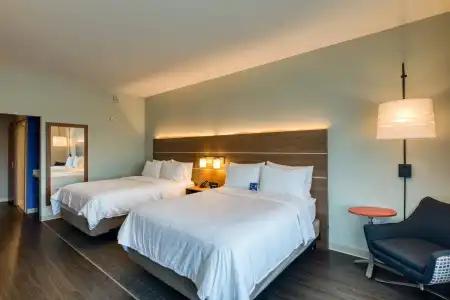 Holiday Inn Express & Suites Charlotte - South End by IHG - 4