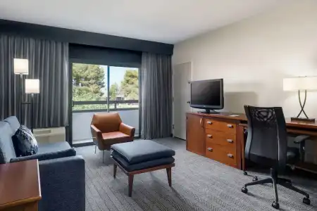 Courtyard by Marriott Phoenix Airport - 39