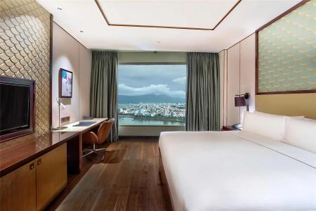 Hilton - 48