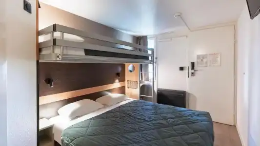 Premiere Classe Bourges (6 kms du centre-ville) - 22