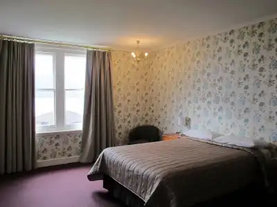 Riverfront Motel & Restaurant - 3
