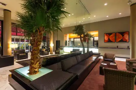 Ramada Plaza by Wyndham West Hollywood & Suites - 1