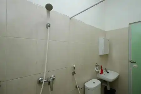 RedDoorz Plus near Plaza Indonesia - 8