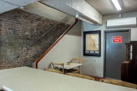 Gardner & Hostel - 47