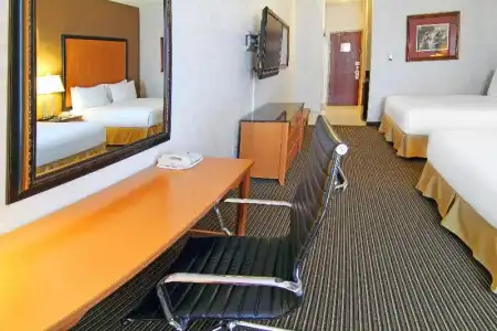 Holiday Inn Express & Suites Calgary S-Macleod Trail S by IHG - 50