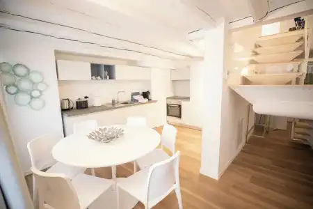 Vis a Vis Apartments - 120