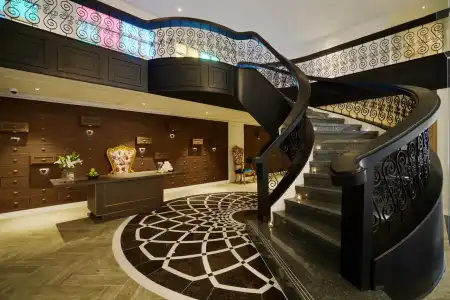 Mövenpick Myth Patong - 17
