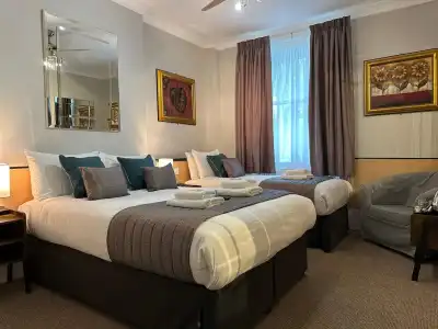 Tudor Court - 9