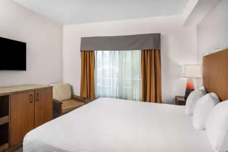 Ramada by Wyndham Bakersfield North - 7