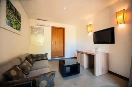 Toparadis Guest House - 87