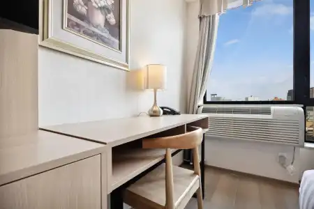 Ramada by Wyndham Flushing Queens - 4