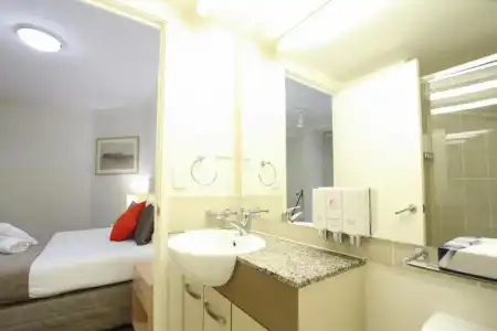 Caloundra Central Apartment - 7