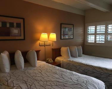 Van Ness Inn - 3