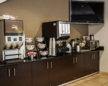 Express Inn & Suites - 20