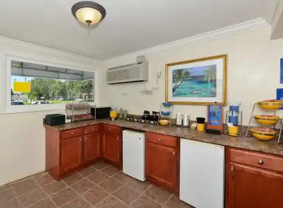 Americas Best Value Inn Bradenton Sarasota - 13