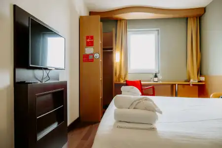 Ibis Sofia Airport - 1