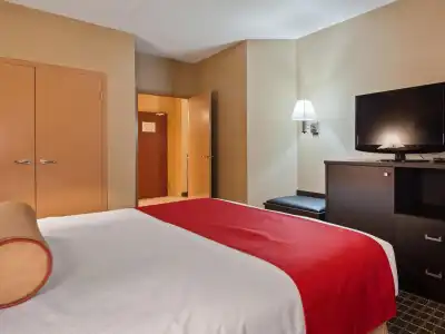 Best Western Plus Burlington Inn & Suites - 37
