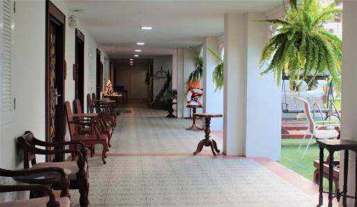 White Boutique and Spa - 13