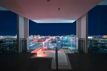Beautiful Palms Place Suite - 400