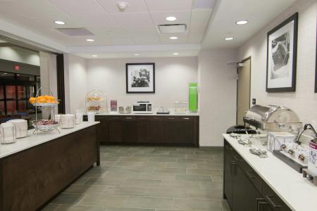 Hampton Inn & Suites Tulsa Downtown - 20