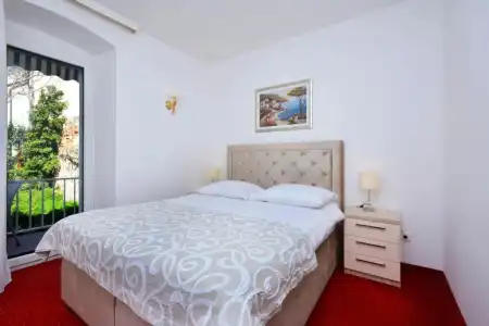 Adriana - 123