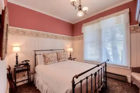 Centrella, A Kirkwood Collection - 17