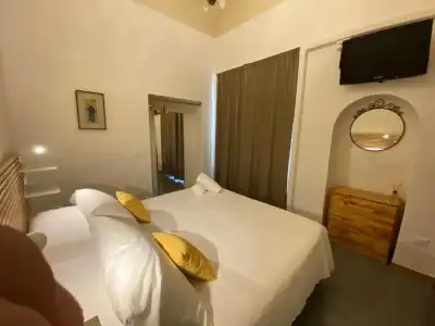 N4U Guest House - 10