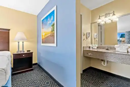 Baymont by Wyndham Orlando North Millenia - 33