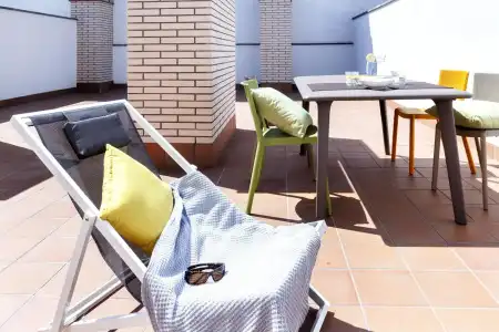 Feelathome Plaza Apartments - 16