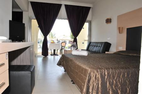 Radisson Beach Resort Larnaca - 2