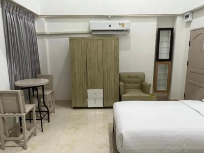 Mall Suites - 190