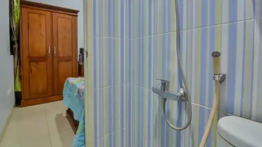 OYO Life 2392 Ruang Keluarga Jo Duri Kosambi - 8