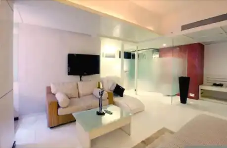 Peninsula Grand - 75