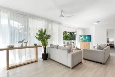 Noosa Tropicana - 211